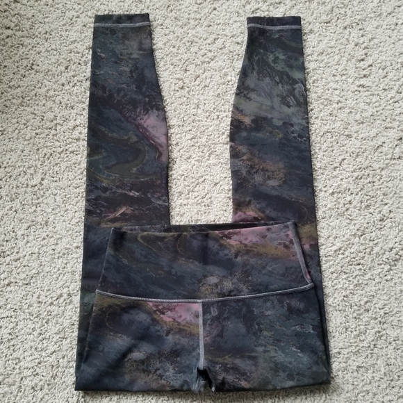 Lululemon High-Rise Wunder Under Tight *Full-On Luxtreme 28" in Radiant Multi - Picture 7 of 10